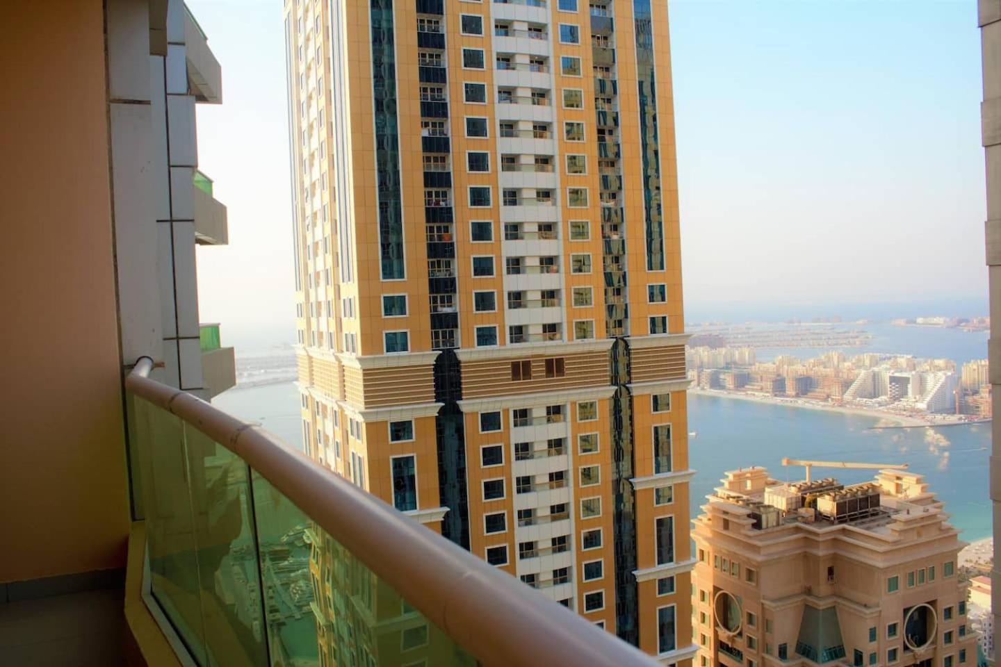 Апарт отель Views To Feed Your Soul On 60Th Floor Дубай Экстерьер фото